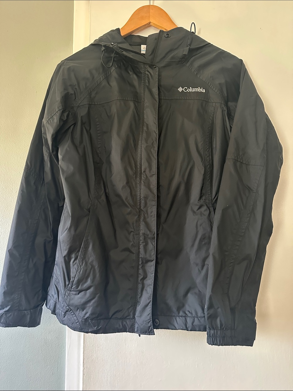 Ladies Columbia Black Hooded Windbreaker Jacket